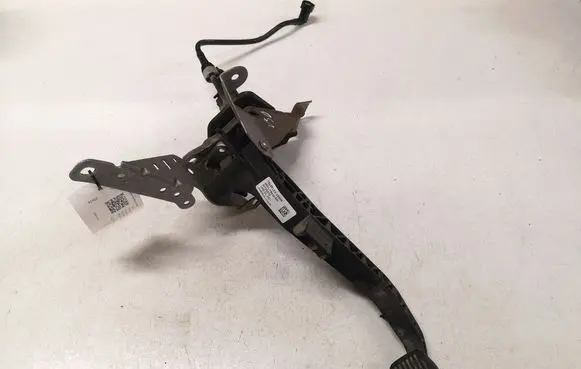 Volvo V50 Clutch pedal 4N517B633EH