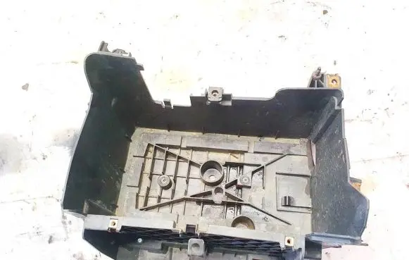 Battery box tray