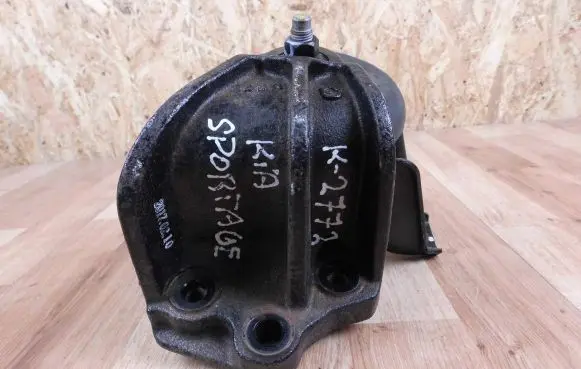 KIA Sportage Engine mount bracket 21810F1000