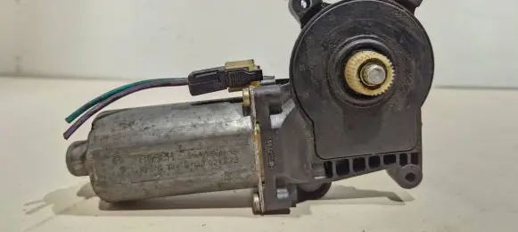 Mercedes-Benz E W210 Front door window regulator motor 0130821673