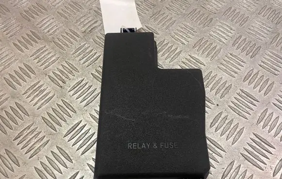 Lexus NX Fuse box cover