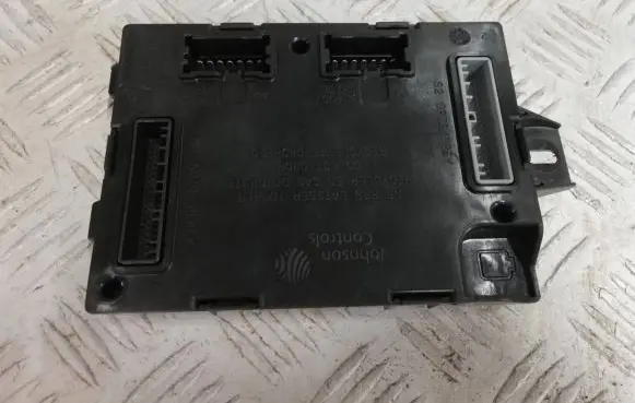 Renault Captur Central body control module 284B17152R 25944851 524AL
