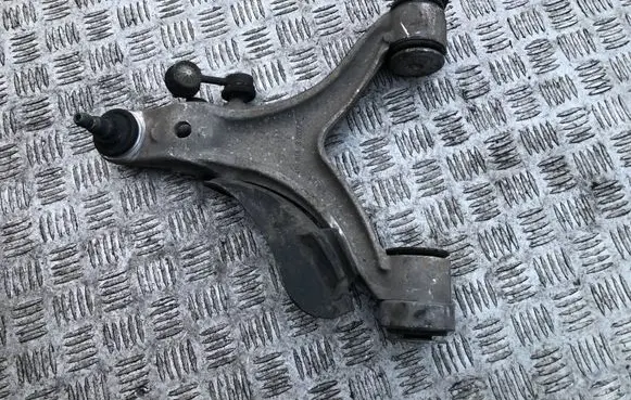 Maserati Quattroporte Front lower control arm/wishbone 3206581