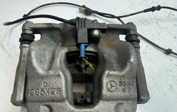 Mercedes-Benz GLA W156 Front brake caliper A24640