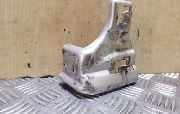 Toyota Corolla E120 E130 Fender mounting bracket