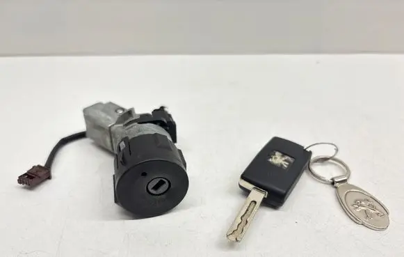 Peugeot 3008 I Ignition lock 9663123380 36410600