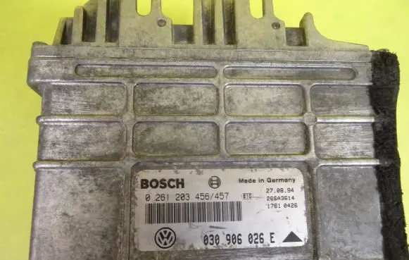 Volkswagen Polo III 6N 6N2 6NF Engine control unit/module 0261203456 030906026E