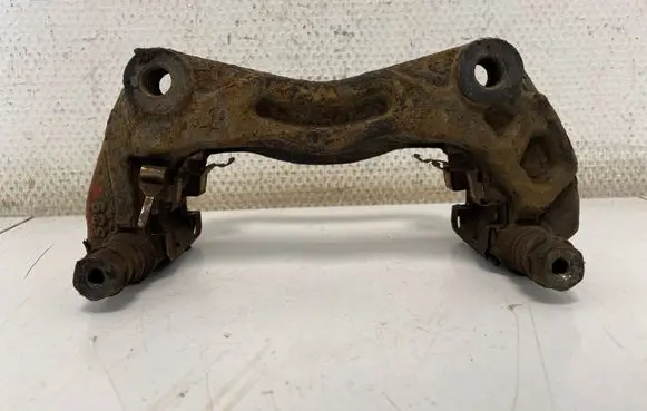 Nissan Murano Z50 Front Brake Caliper Pad/Carrier 