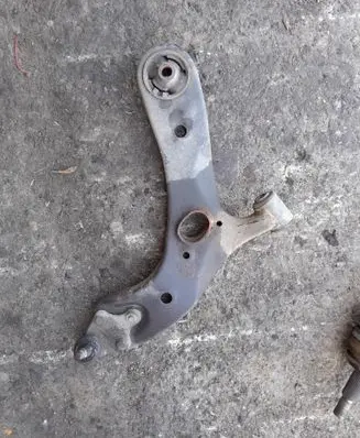 Toyota Avensis T270 Front lower control arm/wishbone