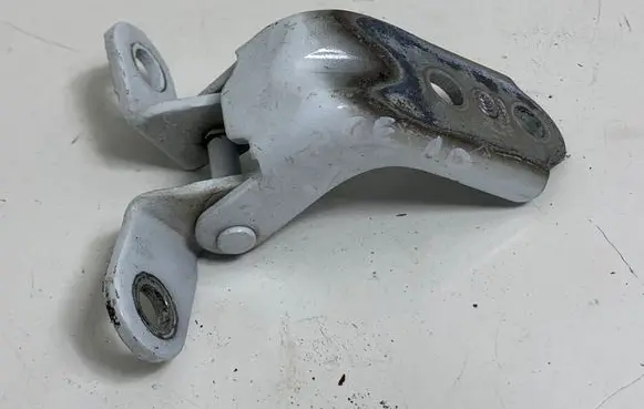 KIA Sportage Front door upper hinge