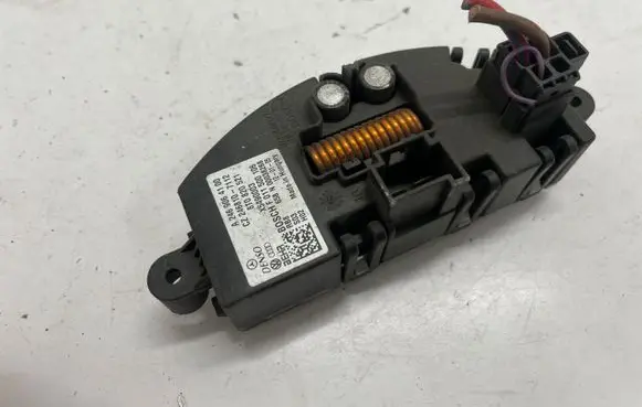 Skoda Octavia Mk3 (5E) Heater blower fan relay 8T0820521
