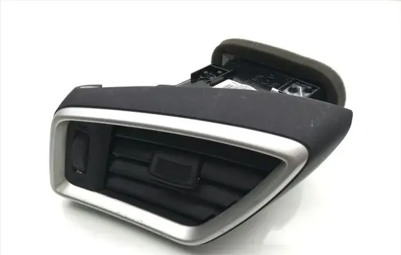Nissan Qashqai Dashboard side air vent grill/cover trim 68761-4EA0A
