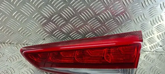 Tailgate rear/tail lights