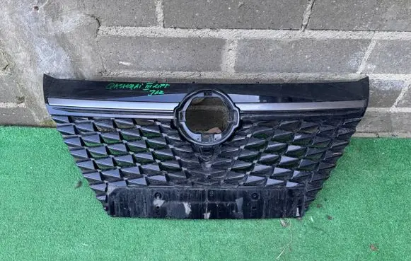 Nissan Qashqai J12 Front grill 62310HN10A