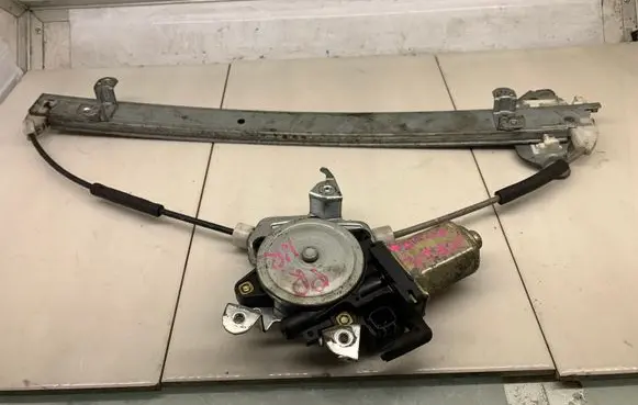 Nissan X-Trail T30 Front door window regulator with motor 8073189913