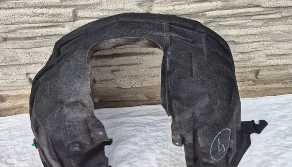 Front wheel arch liner splash guards