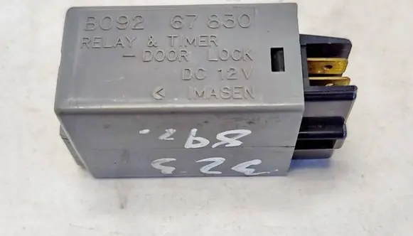 Mazda 323 Central locking relay B09267830
