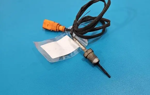 Volkswagen Touran I Exhaust gas temperature sensor 03L906088CM IMPRK1579227