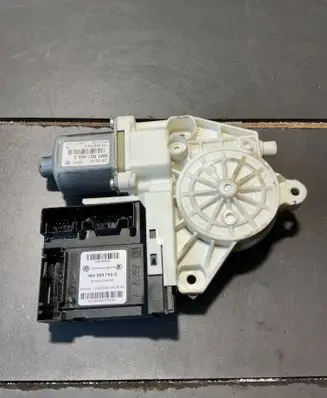 Volkswagen Golf Plus Front door window regulator motor 1K0959792G 32180605010143