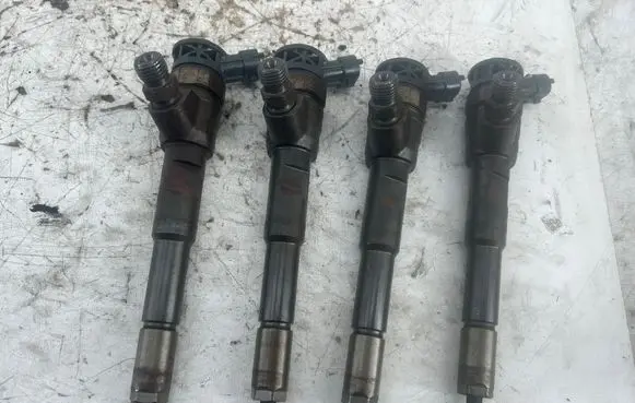 Renault Captur Fuel injectors set 0445110485 HB201108033