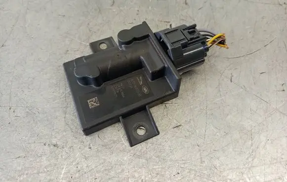 Jaguar XE Fuel injection pump control unit/module FK729D370AD 62911975 210716