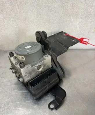Volkswagen Golf VII Master brake cylinder