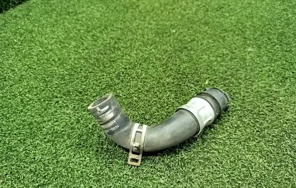 Opel Vivaro Engine coolant pipe/hose 110607802R 93866076