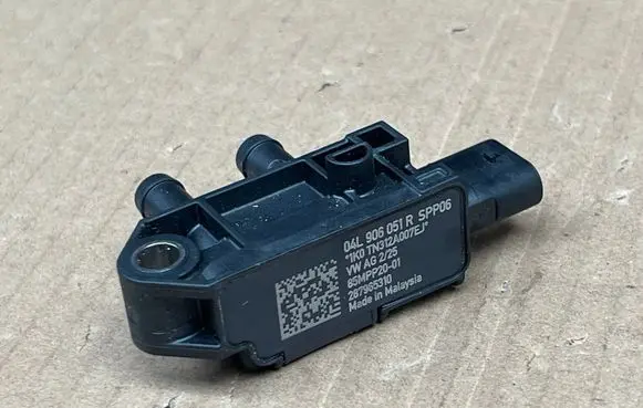 Volkswagen Polo V 6R Rear glass lock/latch E455 04L906051R