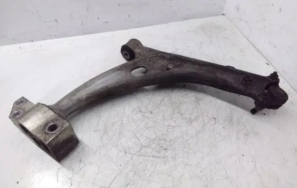 Volkswagen PASSAT B6 Front lower control arm/wishbone 3C0407153B