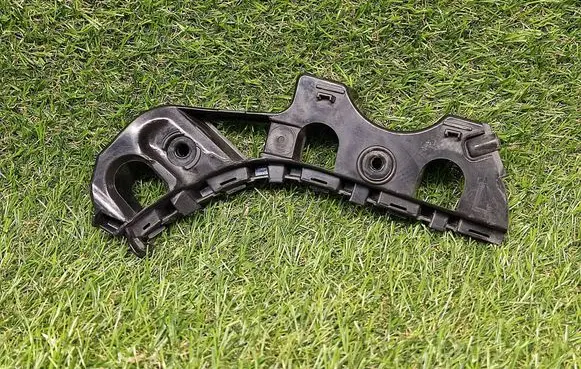 Volkswagen PASSAT CC Front bumper mounting bracket 3C8807183B