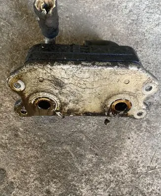 Volvo V70 Engine oil radiator 