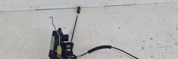 Opel Signum Front door lock 24447341