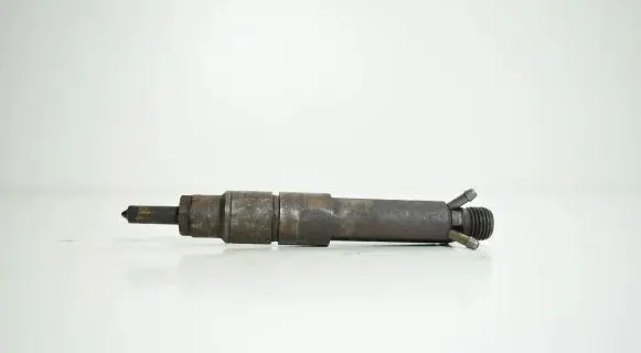 Audi A6 S6 C4 4A Fuel injector 028130201Q