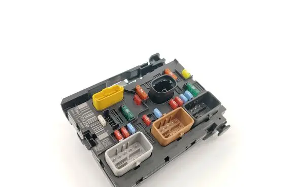 Peugeot 307 Fuse module 9661708280