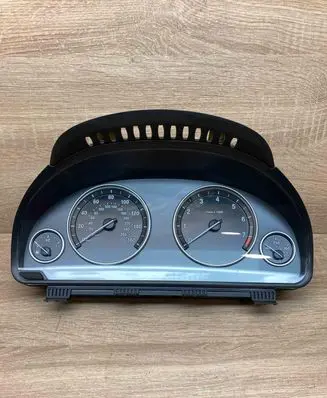 BMW 5 F10 F11 Speedometer (instrument cluster) 9249343 211994506