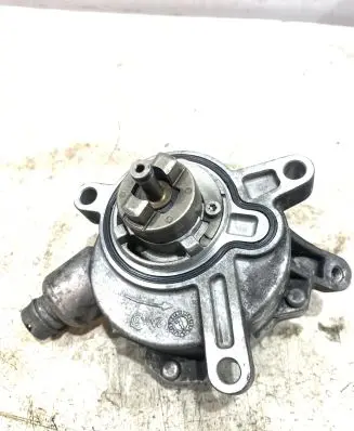 Volvo V50 Vacuum pump 30731825