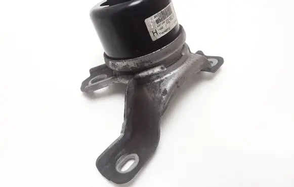 Volvo S60 Engine mount bracket 30671245