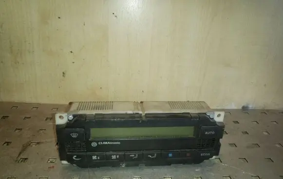 Volkswagen PASSAT B5 Climate control unit 1J1907044
