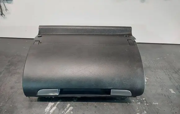Glove box