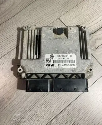 Volkswagen Touran I Engine control unit/module 03G906021DM 1039S13438 0281012737