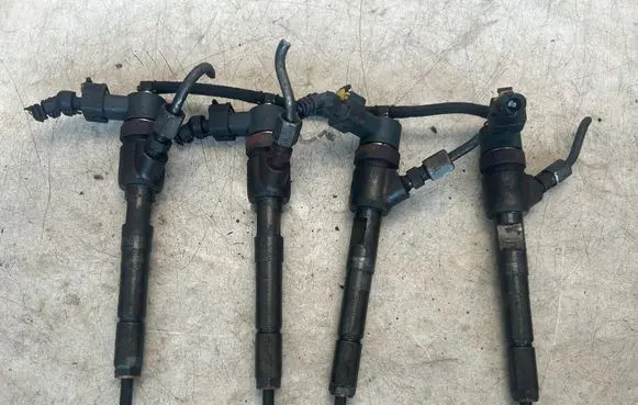 Opel Astra J Fuel injectors set 0445110183
