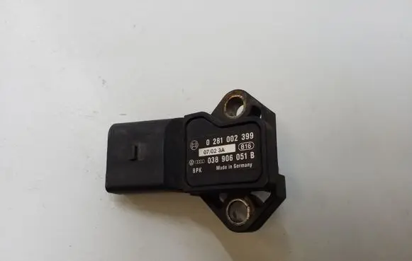 Volkswagen New Beetle Air pressure sensor 0281002399 038906051B