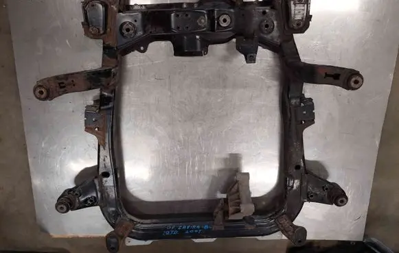 Opel Zafira B Front subframe 13178477