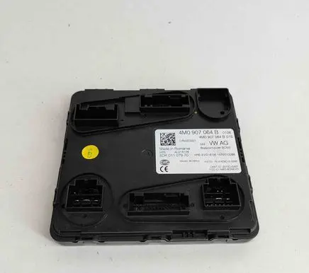 Audi Q7 4M Central body control module 5DK011079 4M0907064B