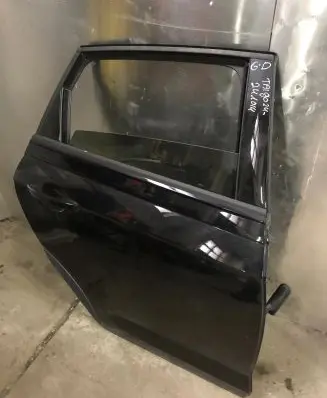 Volkswagen Taigo Rear door