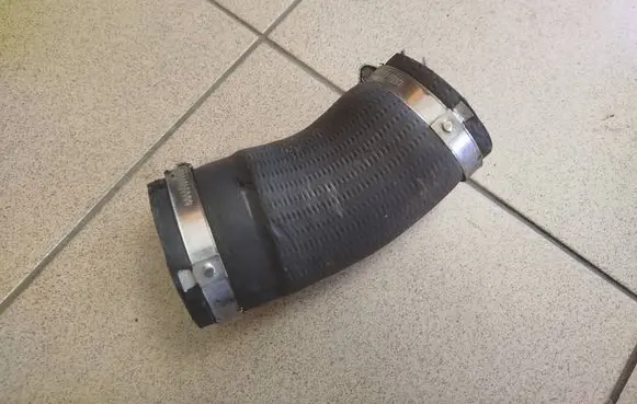 Land Rover Discovery Sport Intercooler hose/pipe GJ326K803AA