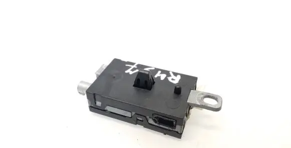 Ford Focus Aerial antenna amplifier 7CP118C847CA 20120405 P30761696