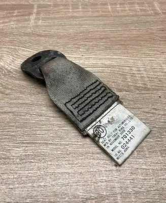 Toyota Avensis T220 Rear seatbelt 7Q1330 024441