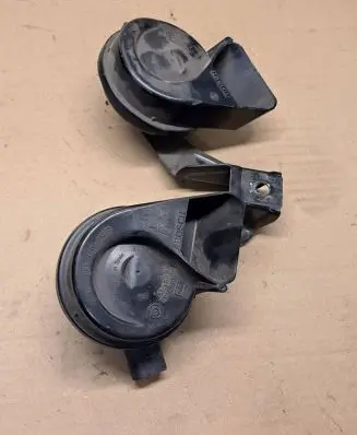 Audi TT TTS Mk2 Horn signal 8J0951223A