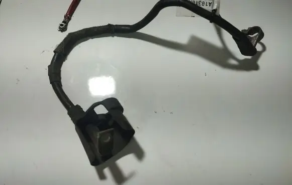 Skoda Octavia Mk2 (1Z) Positive cable (battery) 
